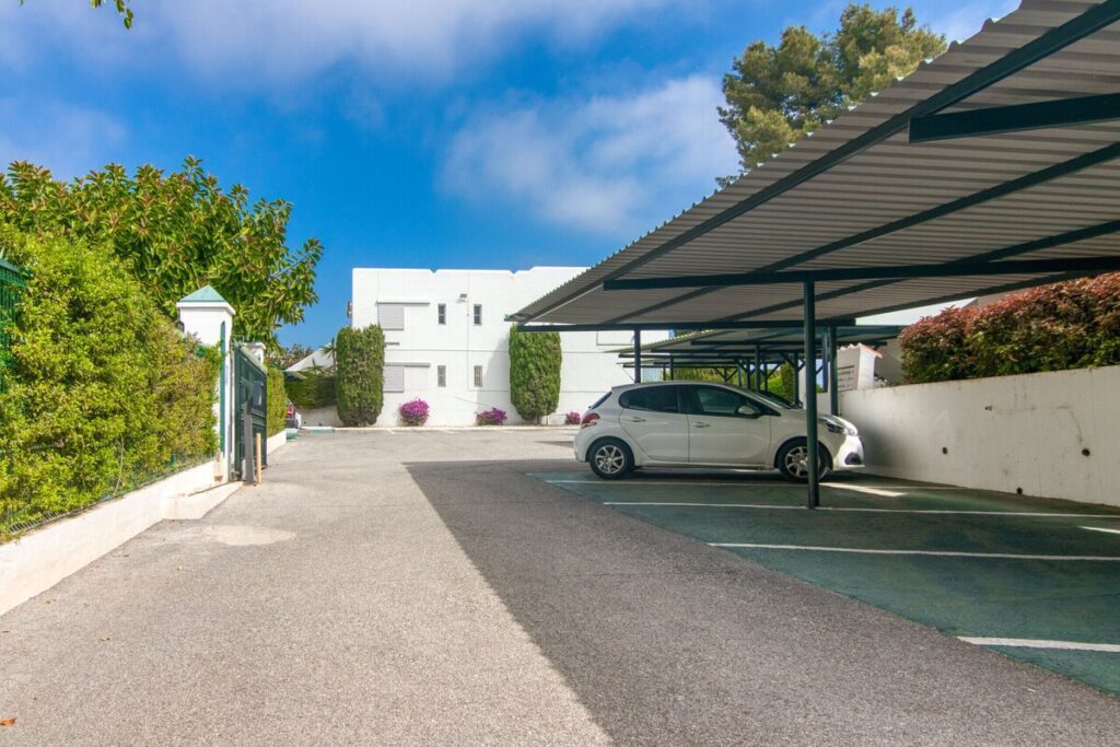 Azahara II comunal Parking