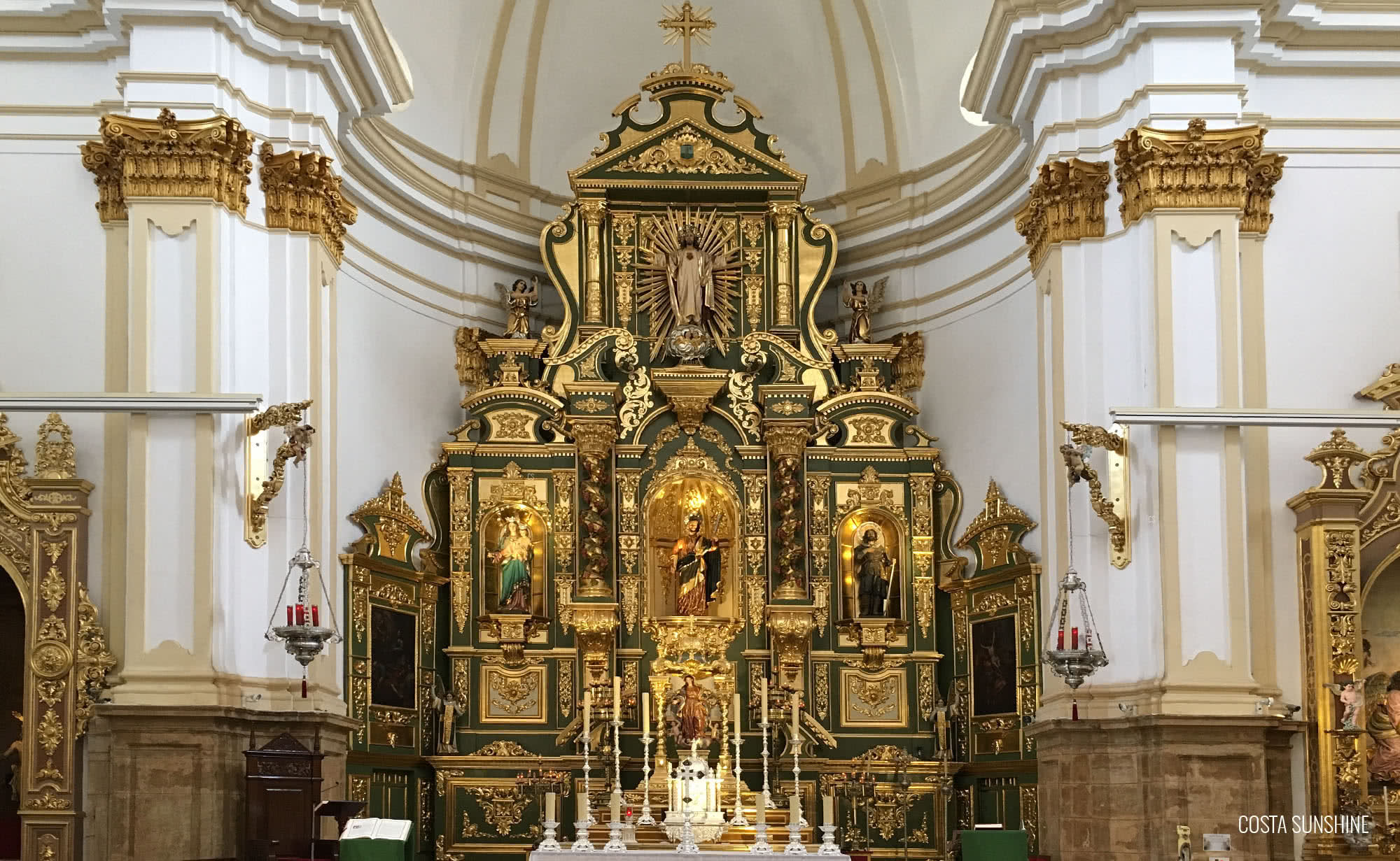 Iglesia de Nuestra Señora de la Encarnación, retablo
