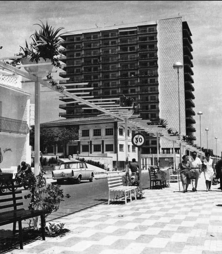 Paseo Marítimo y Edificio Mediterráneo (historic)