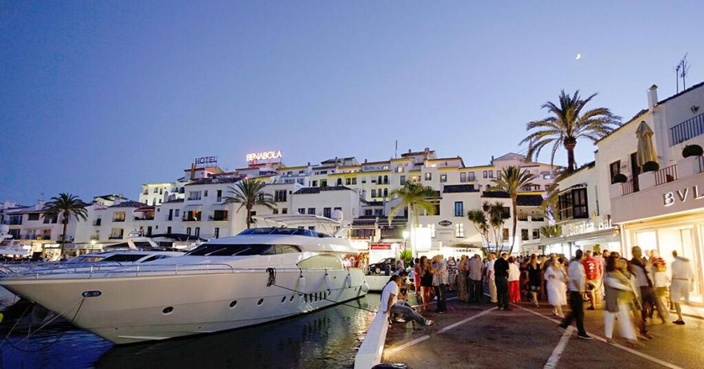 Evening atmosphere in Puerto Banús